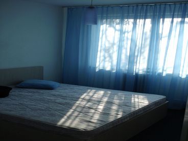 Bedroom with huge kingsize bed