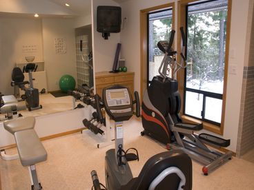A perfect home gym with a hidden surpise sauna. 