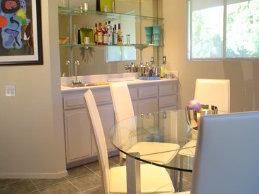 An entertainer\'s delight! This dining room seats 6 and has a full wet bar (BYOB) for those evening soirees.