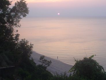 WATERFRONT BEACH HOUSE - SOUND BEACH, NY