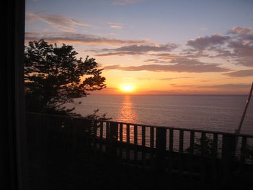 WATERFRONT BEACH HOUSE - SOUND BEACH, NY