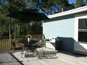 Front deck with outdoor dining area