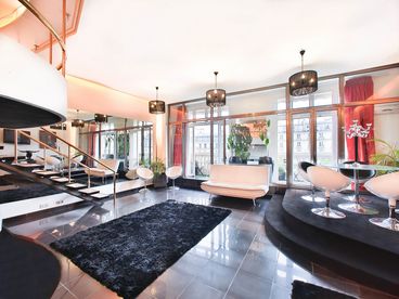 up to 10 , unique  DREAM  VIEW ,CHAMPS  Elysees   1000 sqft,  