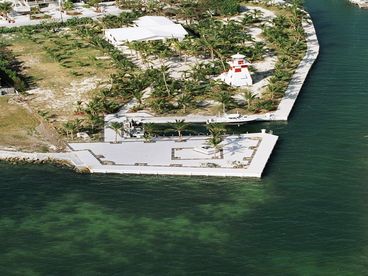 Snorkeling, there is a wreck 50 yards of the property, fishing is possible of dock, pleny entertaining are, gazebo over the bar area for awsome parties