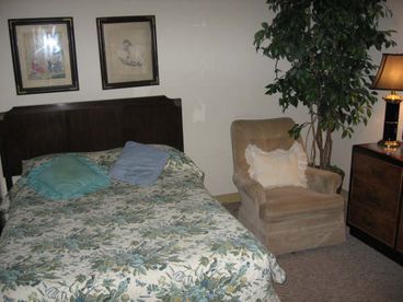 Guest Room, separate bathroom