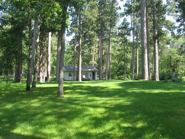front yard of lakewoods cottage 