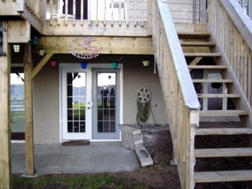 Private entrance to lower level