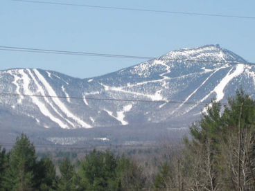 Awesome views of the ski slopes from your living room and bedroom windows