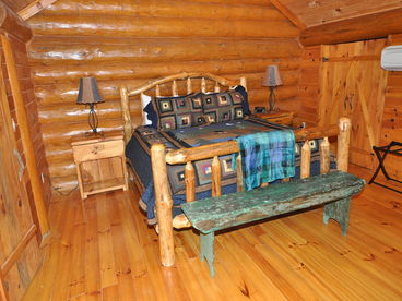 Red Lantern Lodge - Gorgeous Real Log Cabin with Pool Table - Minutes from Fishi