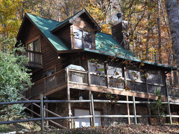 Screened Porch, Fire Pit, Hot Tub, Porch Swing, and Gas Grill