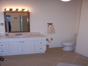 Main Floor Bathrm