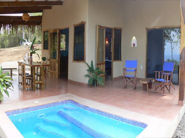 Casa Trogon has 1 Queen and 2 Twin sized beds.