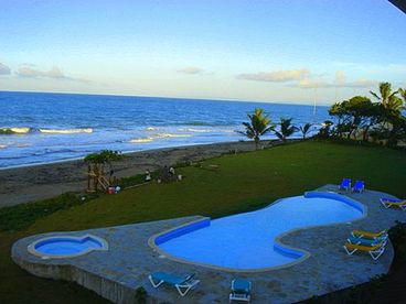 Infinity Pool And Jacuzzi