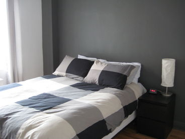 Bedroom with queen size bed