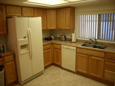 KITCHEN, SORRY PICTURE LOOKS YELLOW, THIS IS A NON SMOKING HOME 