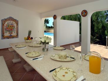 Central eating area for 12