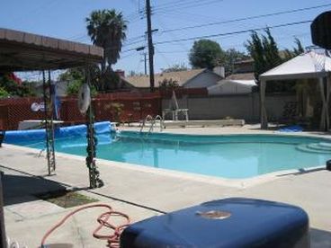 1/2 block from Disneyland w Private Pool  