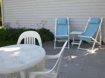 Private Back Yard & Patio w/BBQ