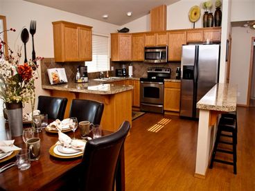 Fully Stocked Modern Kitchen, Granite Counters, Stainless Appliances