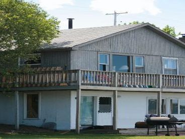 Lakeview cottage.  Sleeps up to 8 with 3 bedrooms, full kitchen, and 2 bathrooms.  Flat screen tv with cable.  Approximately 1300 square feet.