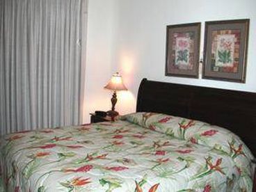 Majestic Sun - Two Bedroom Deluxe/Master Bed on Gulf -sleeps 7- Summer Special