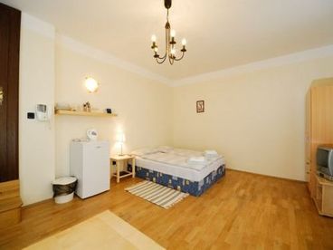 Studio with double bed and kitchenette corner.