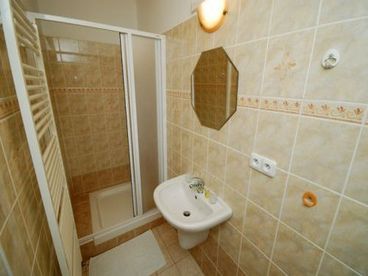 Bathroom with WC, shower and sink.