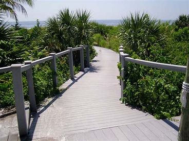 YOUR PATH TO THE BEACH A FEW STEPS FROM YOUR CONDO.