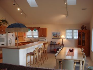 Kitchen/Dining Area