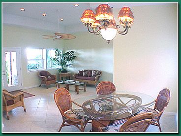Enjoy your breakfast, chat, or just relax in this large lobby area with ocean and Island views