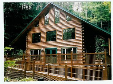 Secluded log cabin where only the deer and turkeys will know you are home.  Hot tub under the stars and wrap around gated deck to contain large dogs and small children