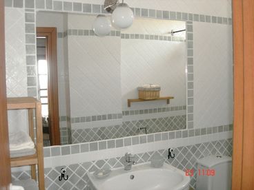 this is the en-suite bathroom of the master bedroom
