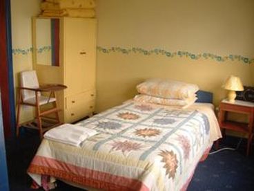 Yellow bedroom in Chestnut Cottage
