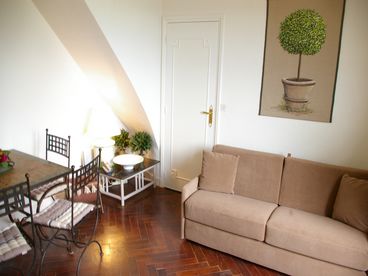 Living room with pullout sofa