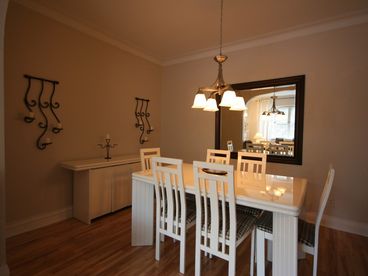 Large dining room with table for 6