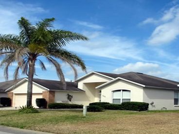 A comfortable 4 bedroomed villa in a quiet neighborhood close to Disney