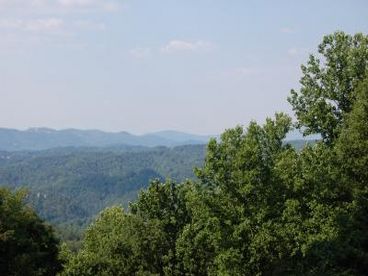 Beatiful Mountain Views from the decks