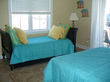 Queen and daybed Bedroom