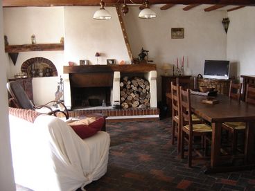 Chic and Charming Interiors: Fully Furnished and Equipped!