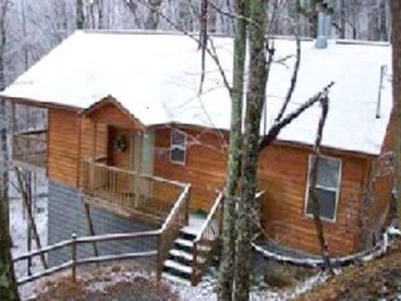 Gatlinburg Cabin Under Fresh Coat of Snow