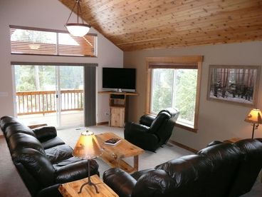 Main Living Room (one of *three* Living Room areas), with leather recliners, Rental Cabin Near Suncadia