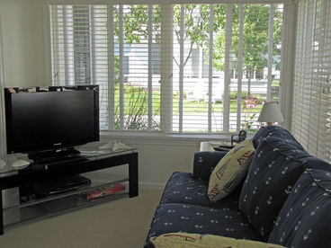 3 season porch living area
