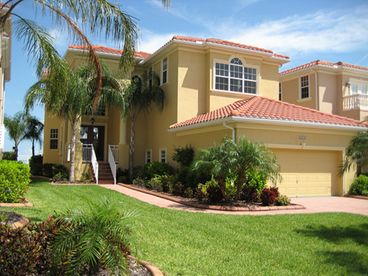 New Luxury Waterfront Home on Tampa Bay with Infinity edge Pool and Dock