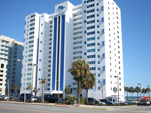 Club Regency in Regency Towers