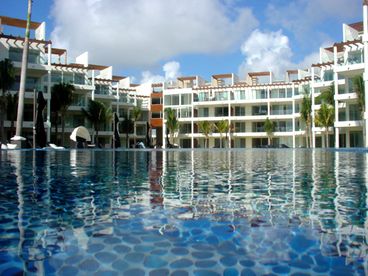 The Pool at the Elements