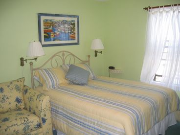 Guest bedroom with bath access