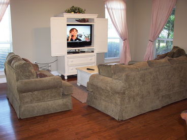 Big living room with hardwood floors, LCD TV, and plenty of room!
