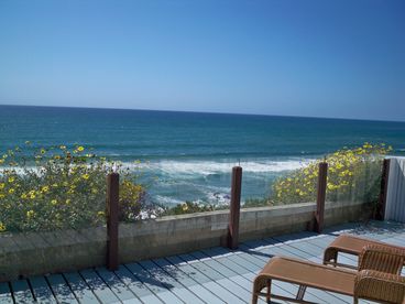 Beautiful captivating oceanfront, to watch the waves and sun on the very private patio