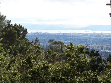 Family Size Condo with view Near U.C. Berkeley Campus