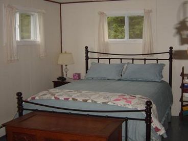 Master Bedroom has Queen Bed.  2nd Bedroom has bunkbeds.